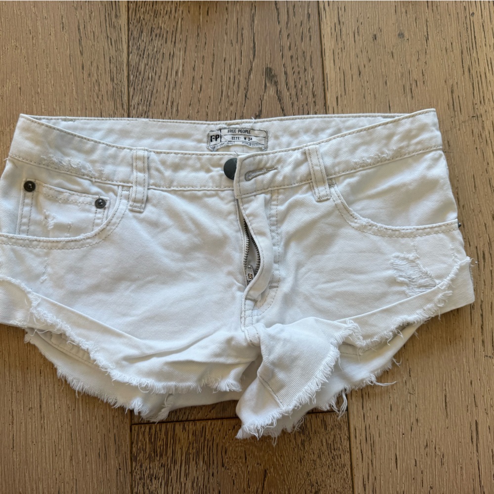 Free People White Distressed Women Shorts size 24